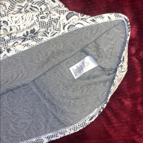 Classy Print Strapless Fitted Top - Picture 3 of 9